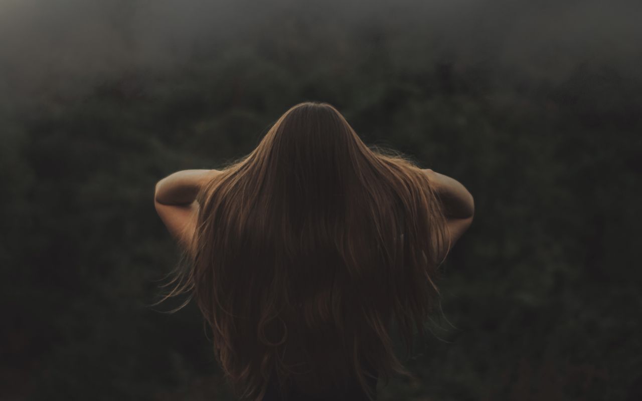 How to make hair thicker and stronger naturally in Pakistan